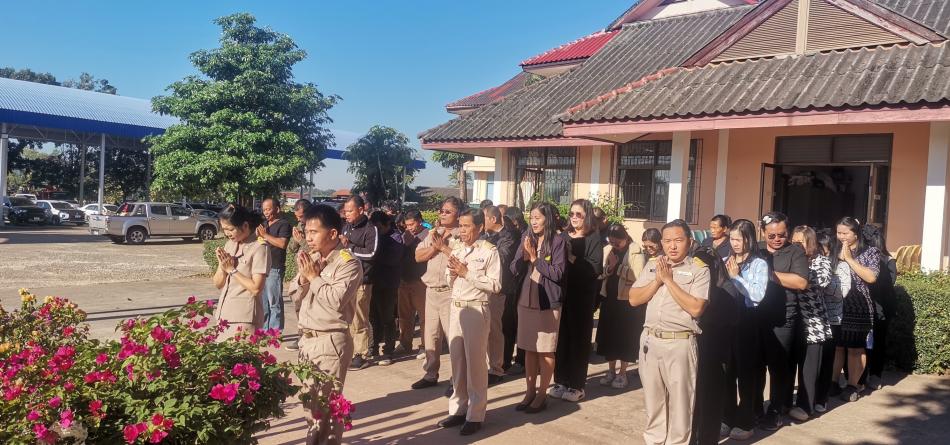 ท่านรองนายกฯ นำข้าราชการและพนักงานเข้าแถวเคารพธงชาติ และให้โอวาทในการปฏิบัติงาน